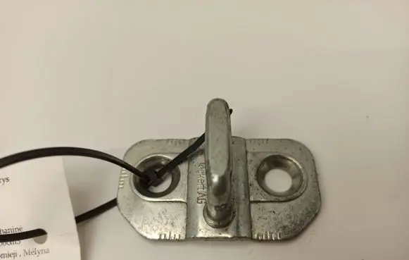 Mercedes-Benz B W245 Front door lock loop/hook striker 