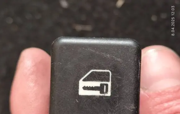 BMW 5 E39 Central locking switch button 8360828