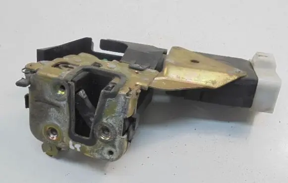 Mitsubishi Carisma Rear door lock