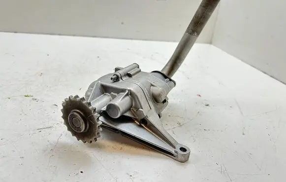 Mercedes-Benz Sprinter W906 Oil pump A6111810201