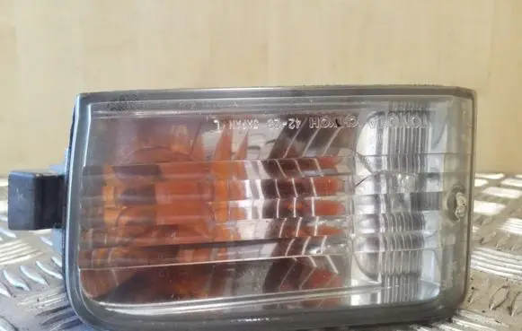 Toyota RAV 4 (XA20) Front indicator light
