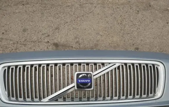 Volvo V70 Front grill