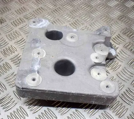 Battery bracket