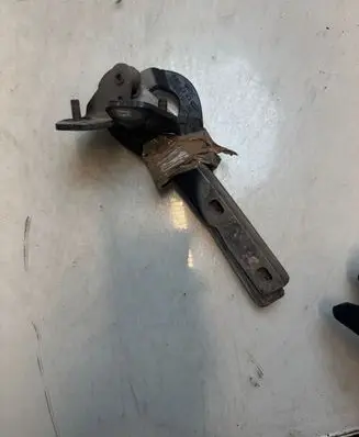 Audi A2 Tailgate/trunk/boot hinge 8z0827299a