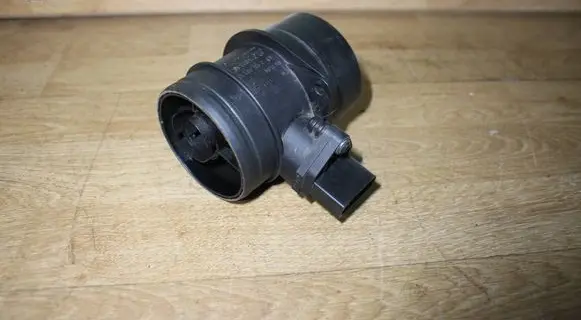 Volkswagen PASSAT B6 Mass air flow meter 074906461