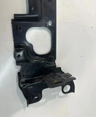 Ford Fiesta Engine mounting bracket 8V5110679BB 041012 8V5110A789