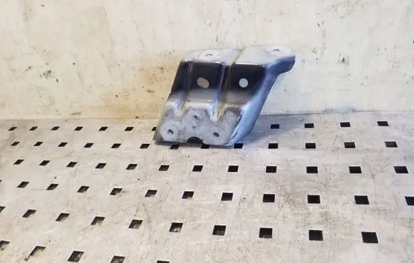 Volkswagen Touareg II Fender mounting bracket 7P6821152