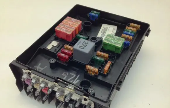 Volkswagen Golf Plus Fuse box set 1K0937125A