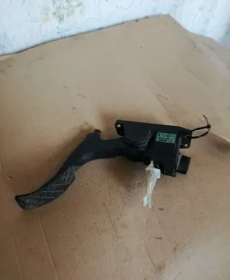 Volkswagen Golf IV Accelerator throttle pedal 0281002342