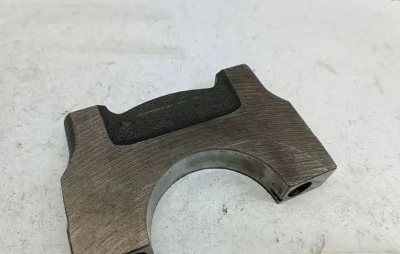 Volkswagen Touareg I Crankshaft Holder 0705 B205