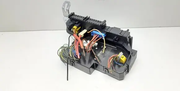 Mercedes-Benz C W204 Fuse module 2049060105 2049019602 2129024301