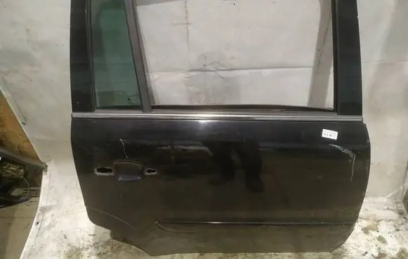 Opel Zafira B Rear door JUODOS