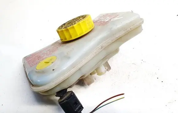 Brake fluid reservoir
