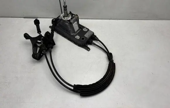 Volkswagen Touran II Gear shifter/selector 1T0711049BD 1T0711266P 1T0711265AF