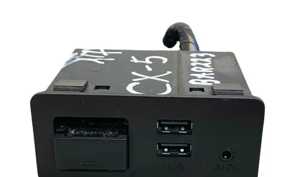 Mazda CX-5 USB socket connector D09H669U0 10R041341 904526412446