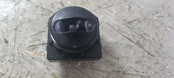 KIA Sorento Wing mirror switch