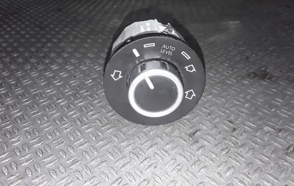 Volkswagen Touareg I Suspension ride height/mode switch 7L6927135D