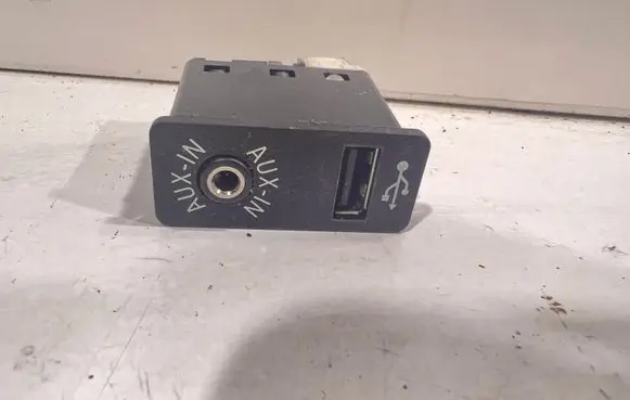 BMW 5 F10 F11 AUX in-socket connector 9237653