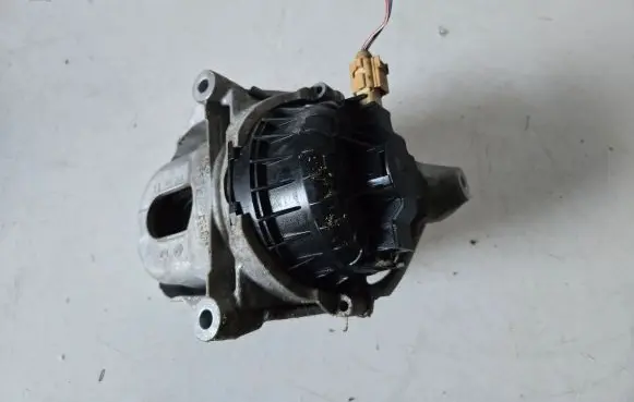 Audi Q7 4M Engine mount bracket 4M0199372