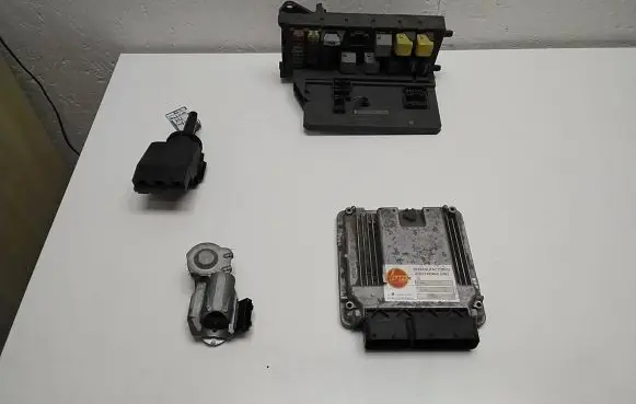 Engine ECU kit and lock set