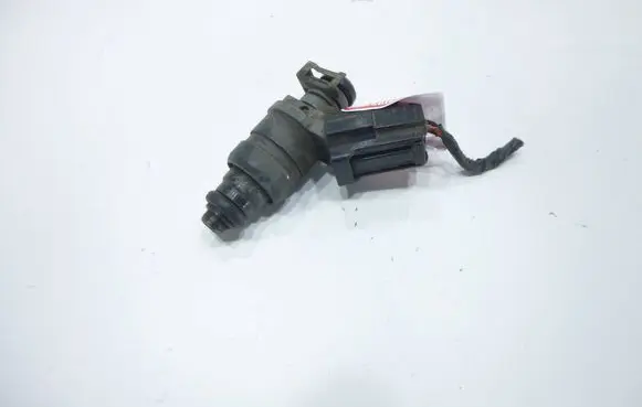 Audi A3 S3 8P Fuel injector 06A906031BT