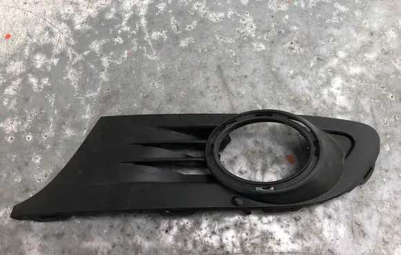 Volkswagen Golf Plus Front fog light trim/grill 5M0853665K-BILI 5M0853665K