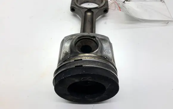 Renault Master III Piston with connecting rod 
