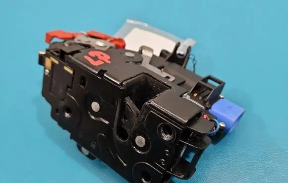 Volkswagen Jetta V Front door lock 3D1837015AB IMPRK1543590