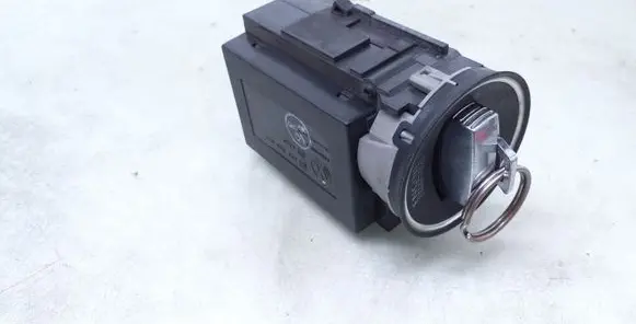 Volkswagen PASSAT B6 Ignition lock 3C0905843Q