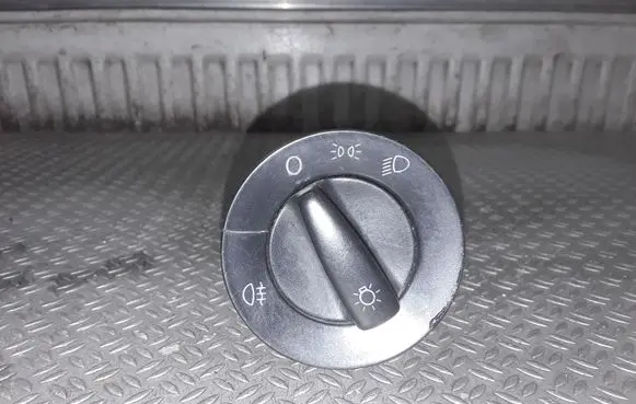 Volkswagen Golf IV Light switch 1C0941531