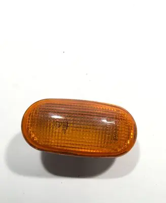 Mitsubishi L200 Front fender indicator light P21332 E4016534