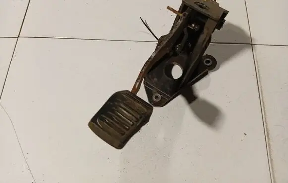 Renault Laguna III Clutch pedal 