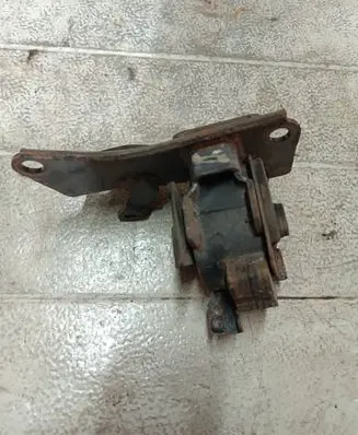 Toyota Avensis T250 Engine mount bracket 