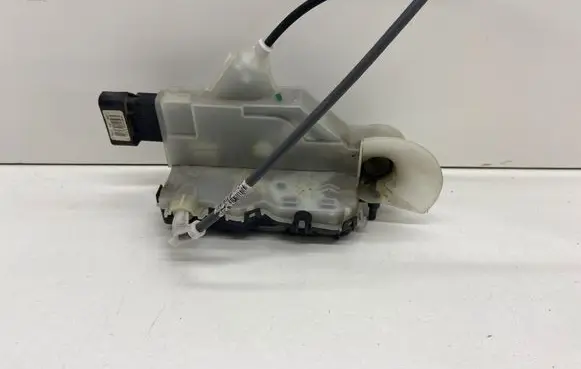 Citroen C4 Cactus Front door lock A048069