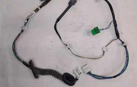 Subaru Legacy Rear door wiring loom 81822AG000 6B84MB2900351