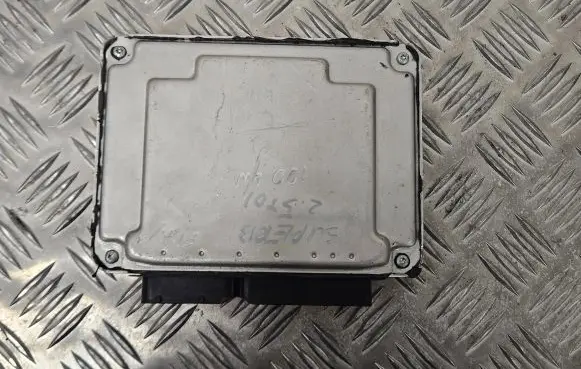 Skoda Superb B5 (3U) Engine control unit/module 8E0907401T 1039S05944 0281011444