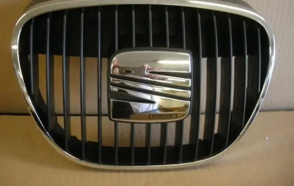 Seat Ibiza III (6L) Front bumper upper radiator grill