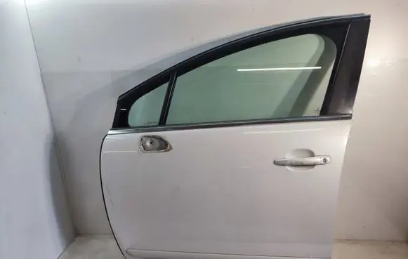 Peugeot 5008 Front door 