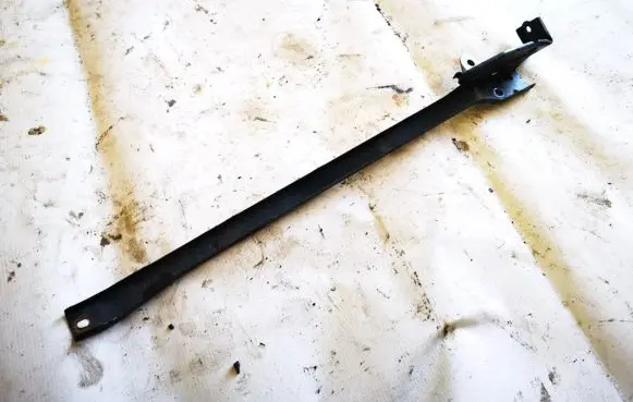 Radiator mount bracket