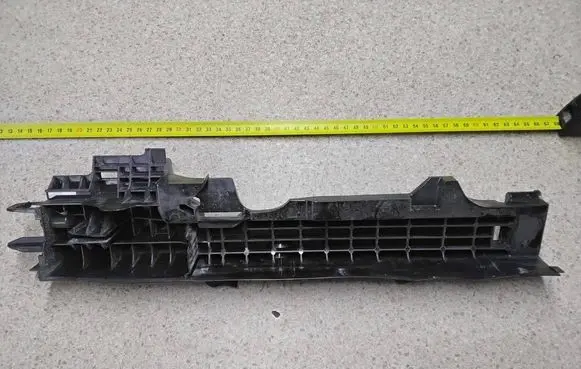 BMW 2 Active Tourer U06 Radiator mount bracket 9846984