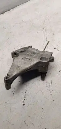 Volkswagen PASSAT B6 Engine mounting bracket 03G199207G