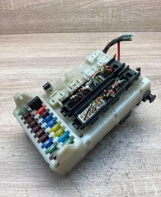 Ford Mondeo MK II Fuse module 93BG14A073EH 93BG14K150AD
