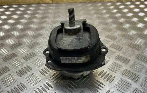 Engine mount bracket
