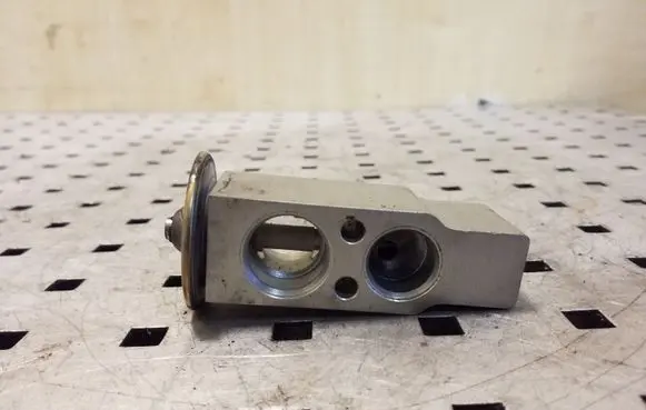 Toyota Corolla Verso E121 Air conditioning (A/C) expansion valve 