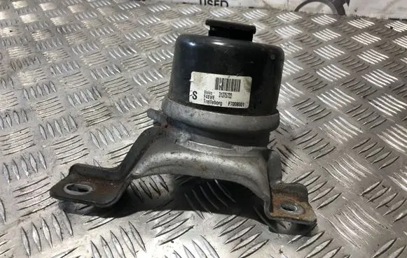 Volvo S60 Engine mount bracket 31375722