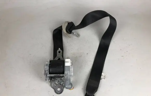 Subaru Outback Front seatbelt 7S1610P