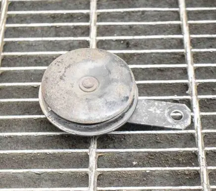 Toyota Prius (XW30) Horn signal E13000030