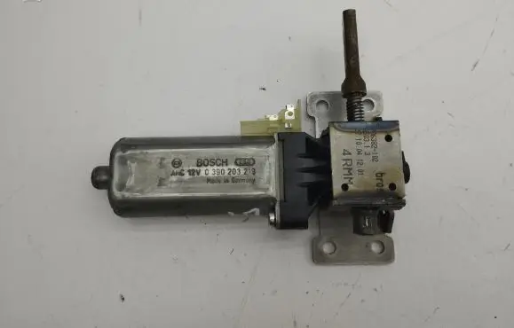 Volvo XC90 Seat adjustment motor 0390203219