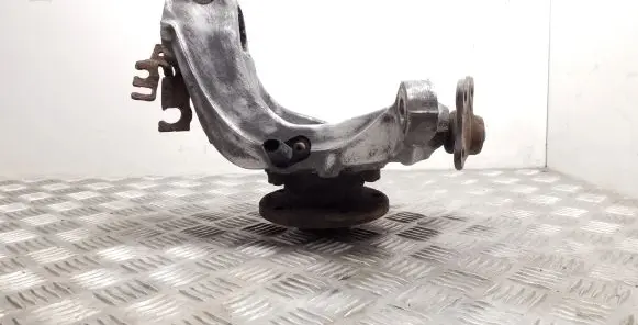 Front wheel hub