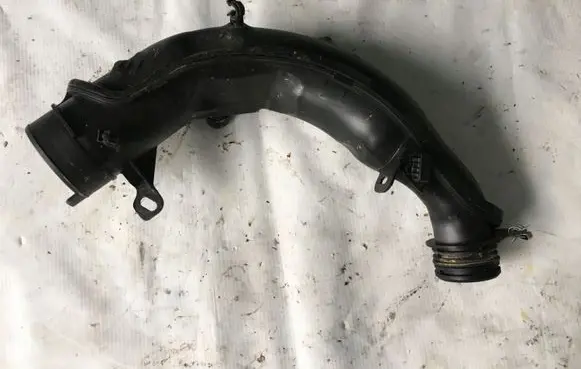 Citroen C5 Turbo air intake inlet pipe/hose M06021A152